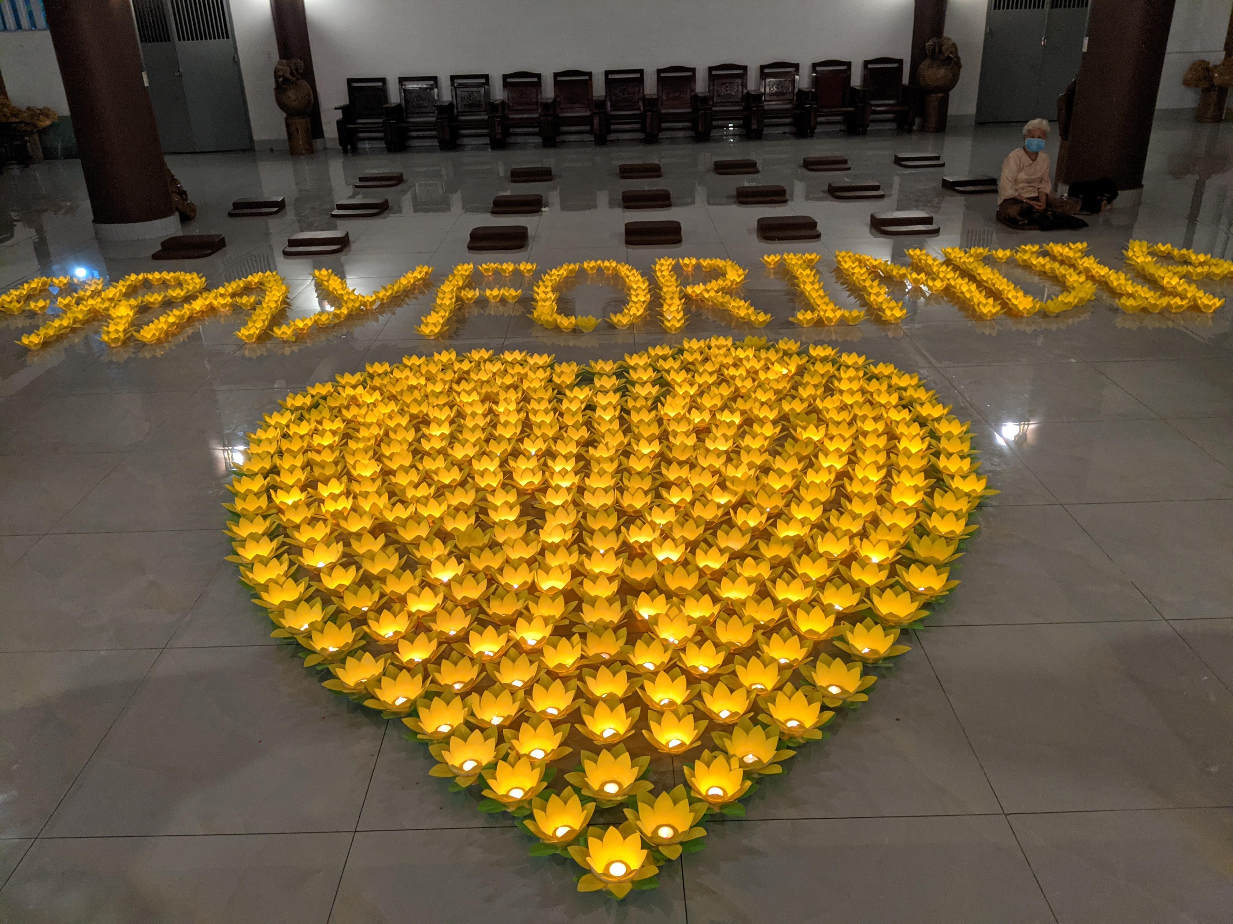 "Pray for India" (tạm dịch: Nguyện cầu cho đất nước Ấn Độ) là thông điệp Ban Văn hoá muốn chuyển tải trong buổi lễ này "Pray for India" (tạm dịch: Nguyện cầu cho đất nước Ấn Độ) là thông điệp Ban Văn hoá muốn chuyển tải trong buổi lễ này