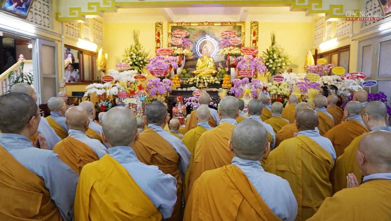 Trang nghiêm lễ tưởng niệm Đức Thánh Tổ Ni Đại Ái Đạo, chư vị Ni tiền bối hữu công đã viên tịch Trang nghiêm lễ tưởng niệm Đức Thánh Tổ Ni Đại Ái Đạo, chư vị Ni tiền bối hữu công đã viên tịch