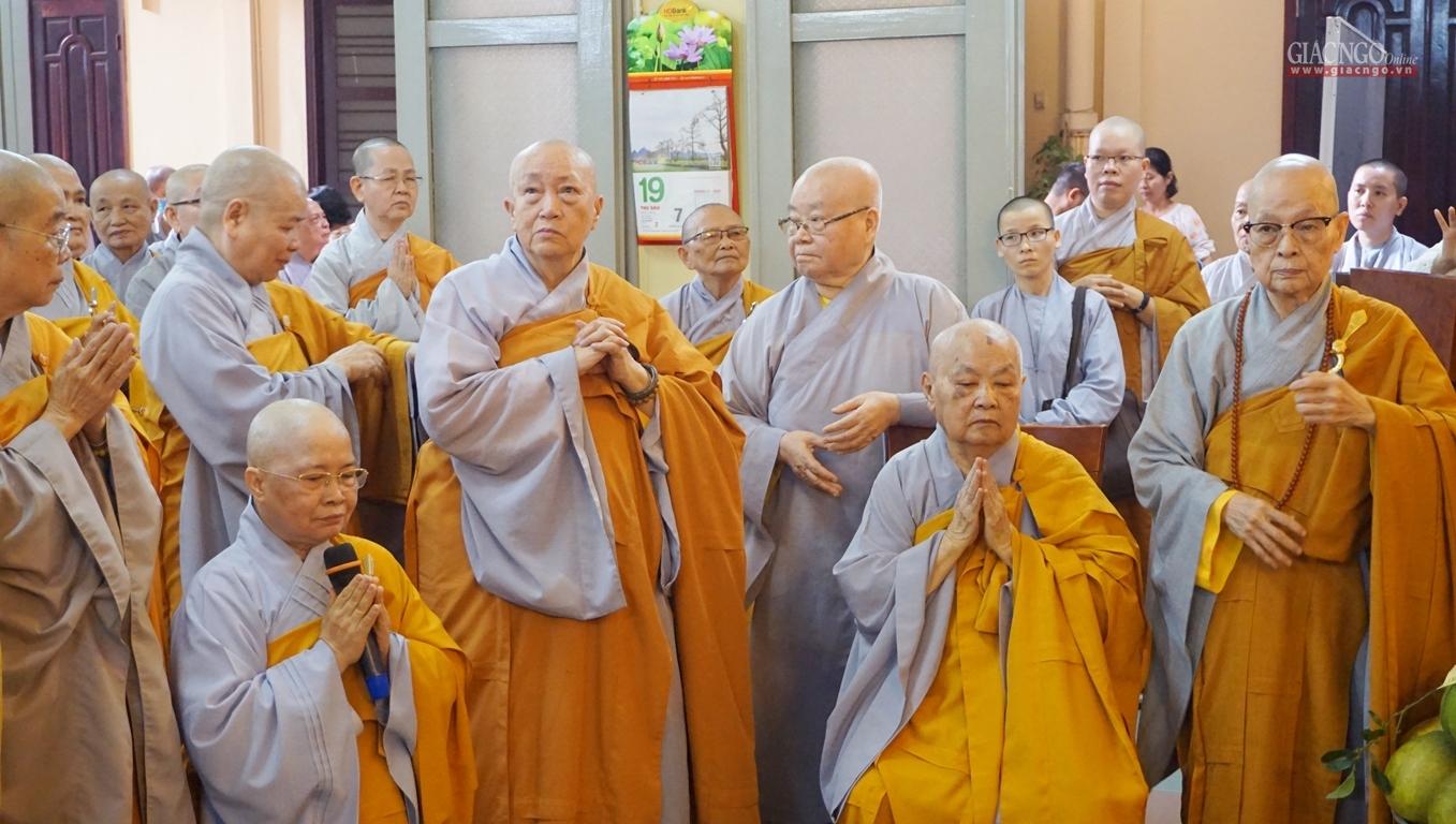 Ni trưởng Thích nữ Như Thảo chia sẻ cùng chư Ni trưởng sau lễ tưởng niệm Ni trưởng Thích nữ Như Thảo chia sẻ cùng chư Ni trưởng sau lễ tưởng niệm