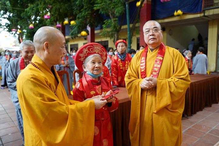 Nhị vị Hòa thượng Chứng minh buổi lễ chúc thọ Phật tử cao niên Nhị vị Hòa thượng Chứng minh buổi lễ chúc thọ Phật tử cao niên