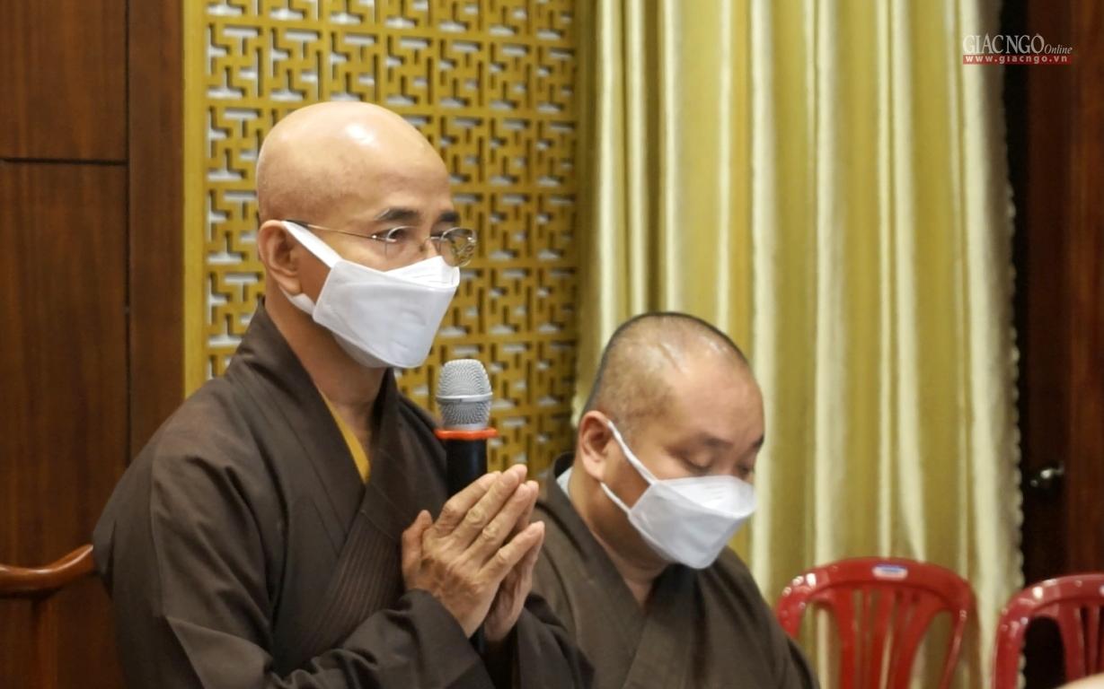 Thượng tọa Thích Thiện Quý đã phát biểu khai mạc buổi họp, tập huấn