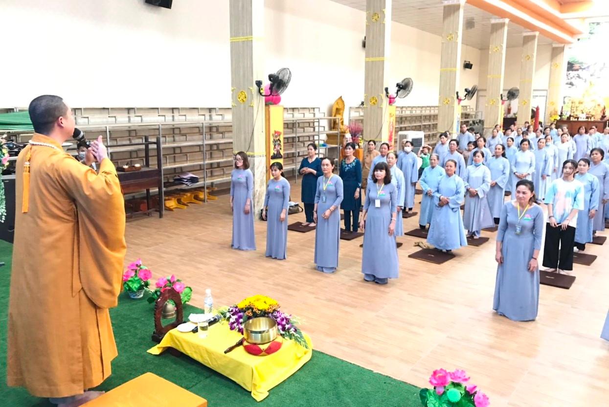 Đại đức Thiện Mỹ hướng dẫn các hành giả tu tập Đại đức Thiện Mỹ hướng dẫn các hành giả tu tập