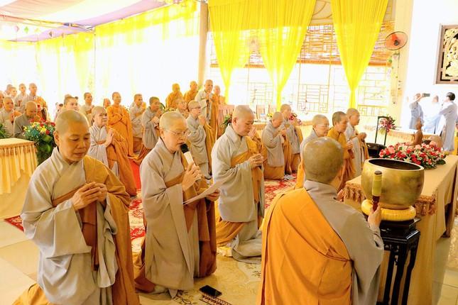 Chư tôn đức Ni dâng lời cảm niệm Chư tôn đức Ni dâng lời cảm niệm