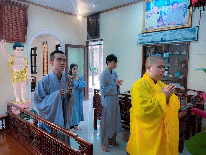 Các Phật tử trẻ chùa Vạn Đức tham gia khóa tu cuối tuần