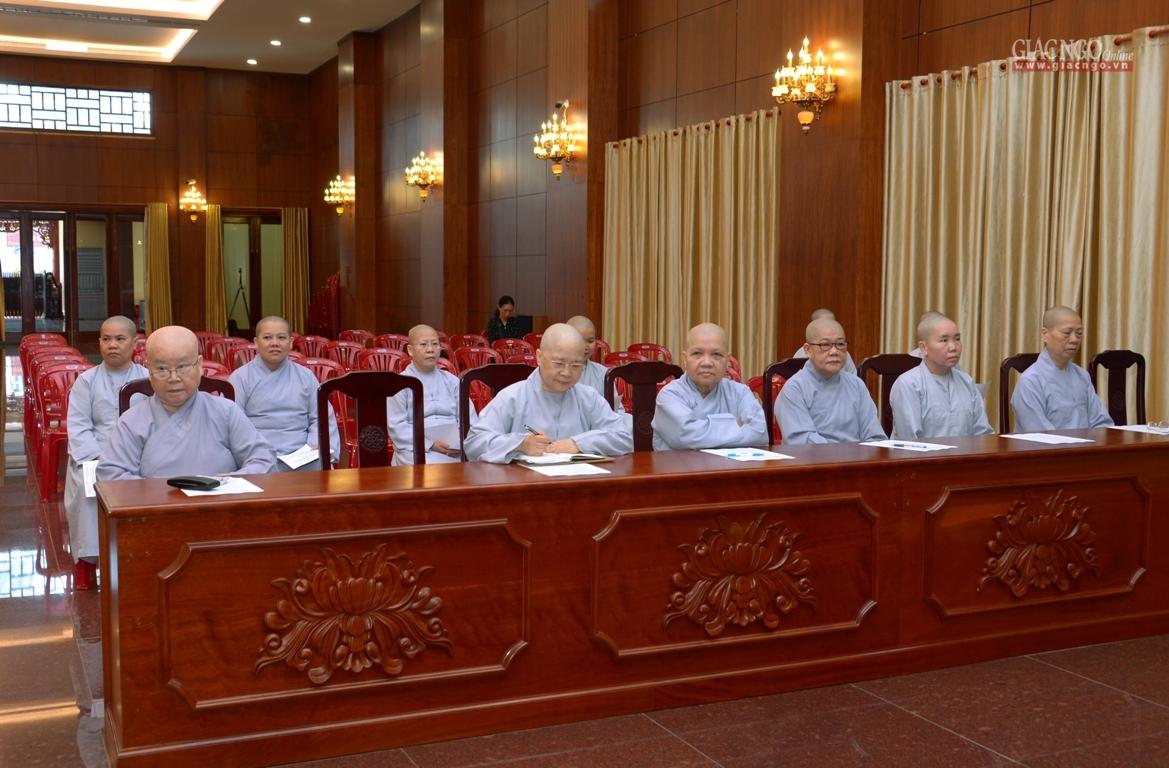 Chư Ni Phân ban Ni giới tham dự họp Chư Ni Phân ban Ni giới tham dự họp