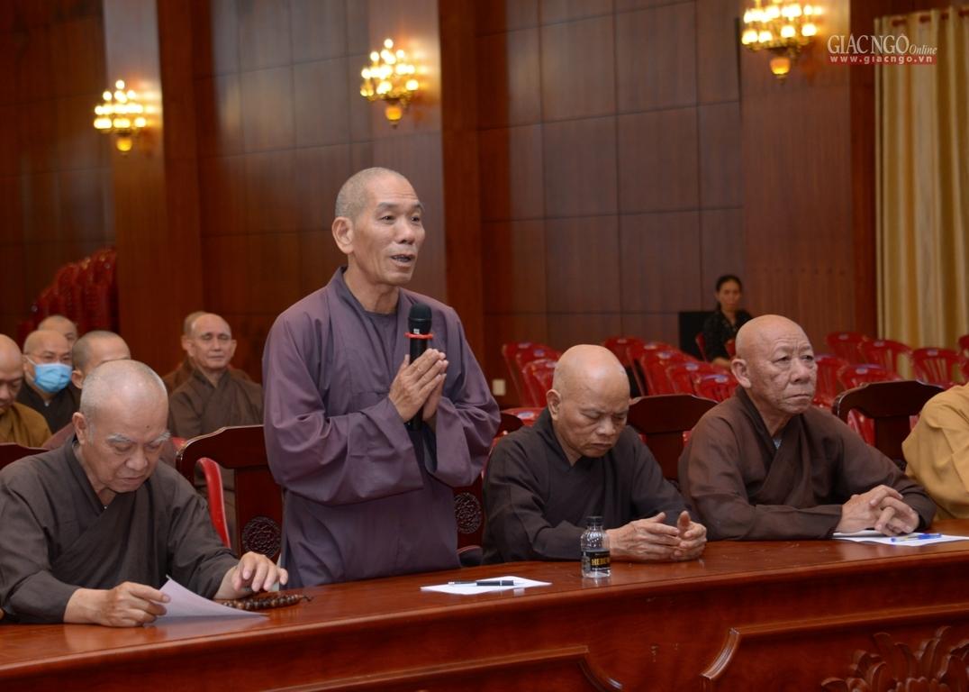 Thượng tọa Thích Giác Trí đóng góp ý kiến Thượng tọa Thích Giác Trí đóng góp ý kiến