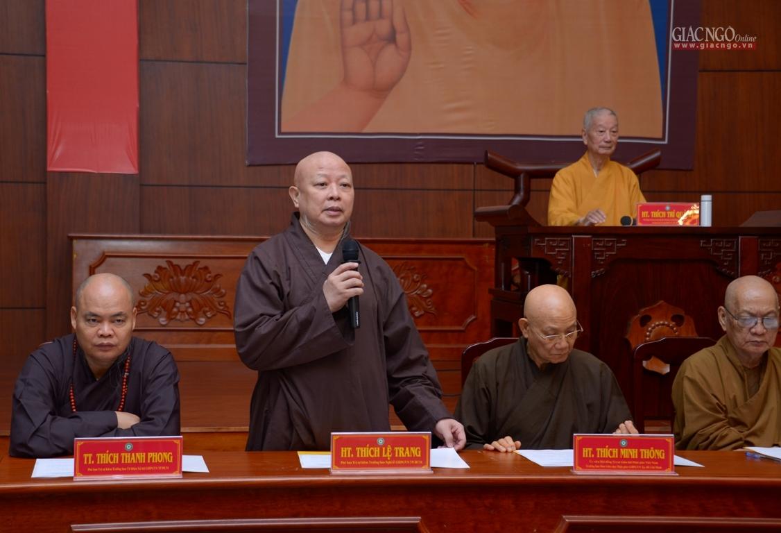 Hòa thượng Thích Lệ Trang đóng góp ý kiến tại buổi họp Hòa thượng Thích Lệ Trang đóng góp ý kiến tại buổi họp