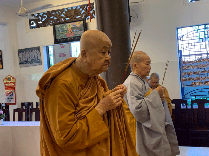 Chư Ni trưởng Chứng minh niêm hương tưởng niệm Chư Ni trưởng Chứng minh niêm hương tưởng niệm