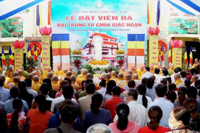 Chư tôn đức và Phật tử tham dự lễ cầu nguyện sáng nay. Chư tôn đức và Phật tử tham dự lễ cầu nguyện sáng nay.