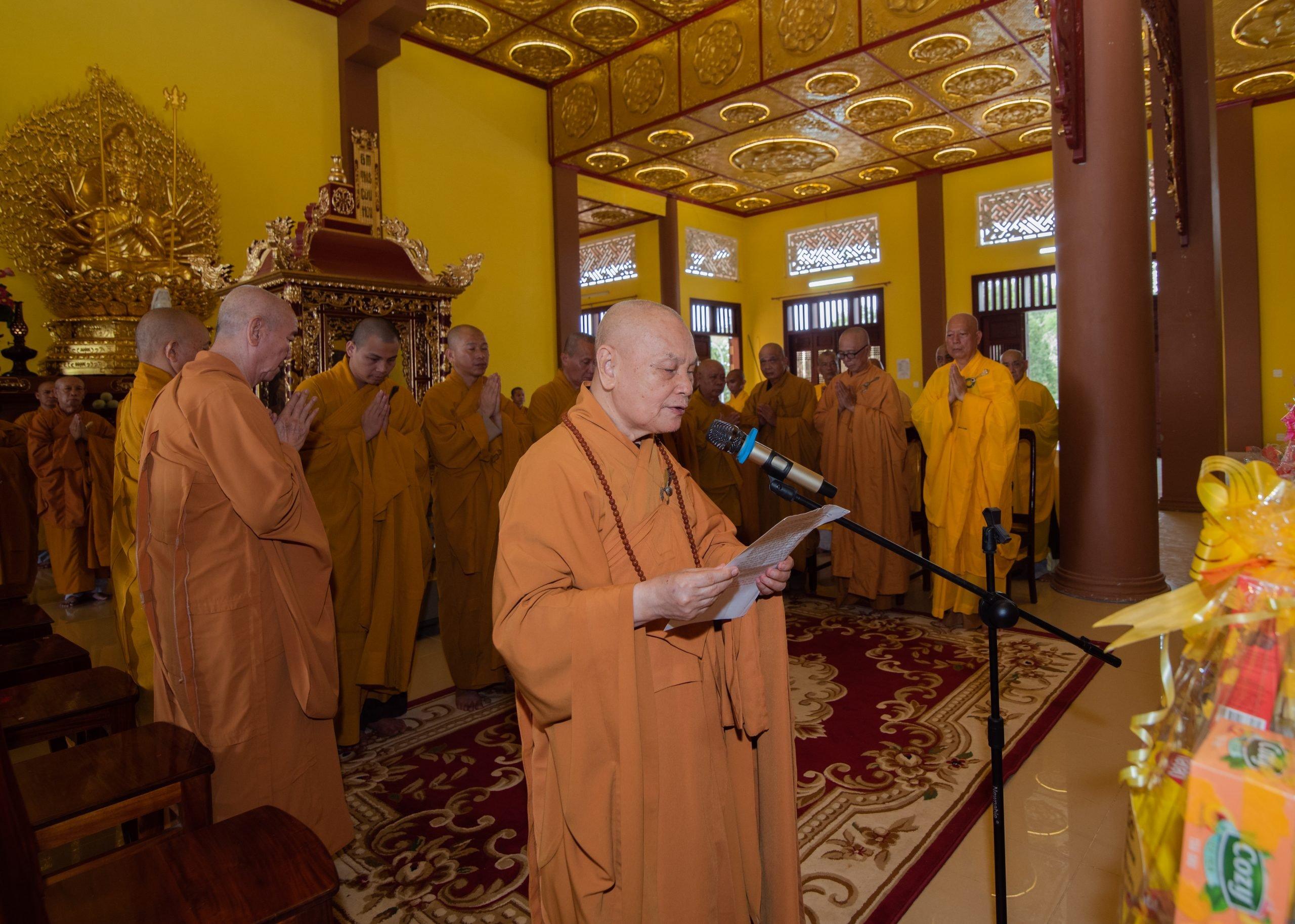 Hòa thượng Thích Thiện Nhơn cung tuyên tiểu sử