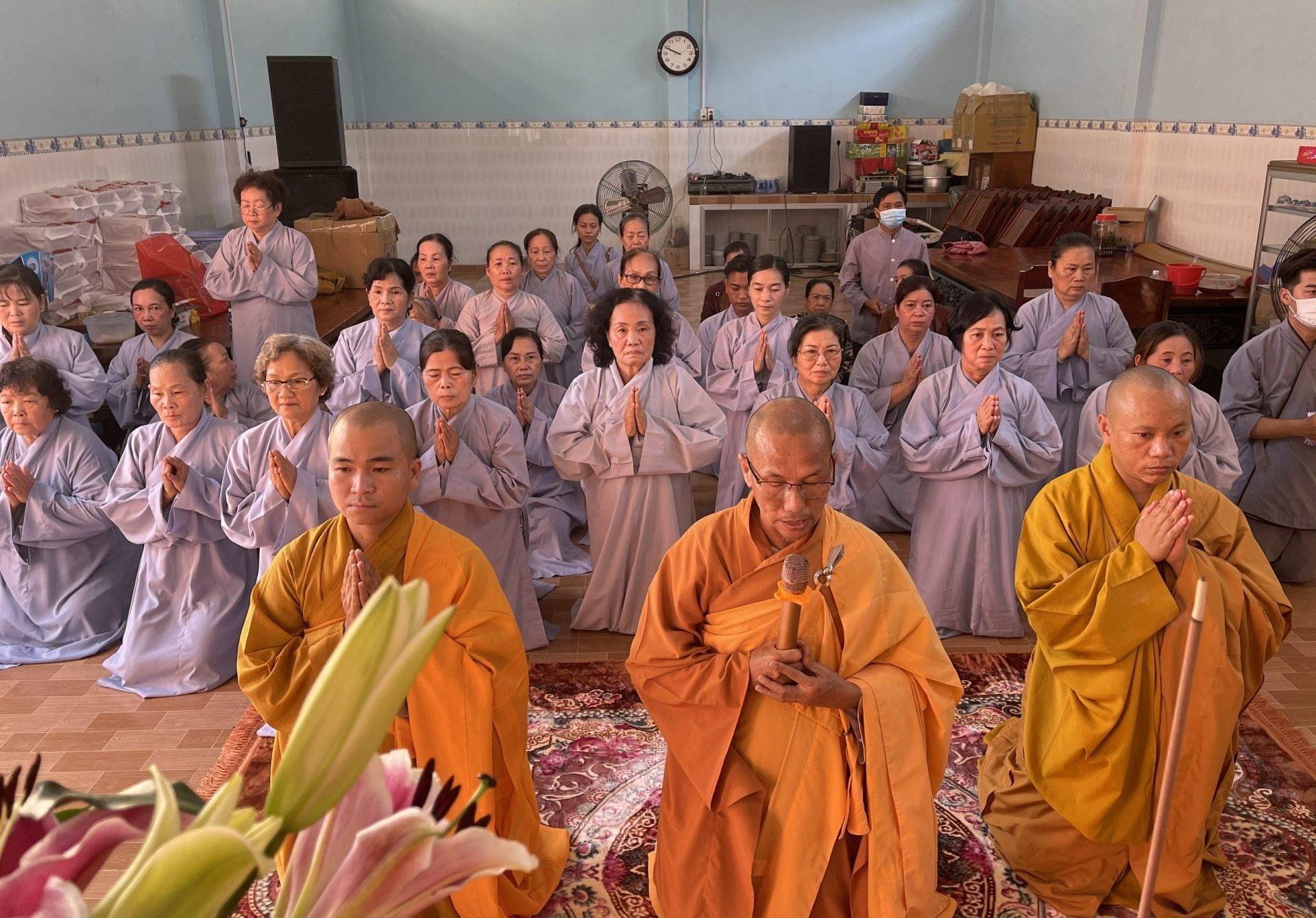 Thượng tọa Thích Minh Thuần phát biểu tri ân Thượng tọa Thích Minh Thuần phát biểu tri ân