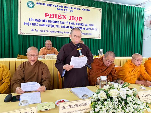 Đại đức Thích Nhuận Nghĩa báo cáo về công tác tổ chức Đại hội cấp huyện, thị xã, thành phố Đại đức Thích Nhuận Nghĩa báo cáo về công tác tổ chức Đại hội cấp huyện, thị xã, thành phố