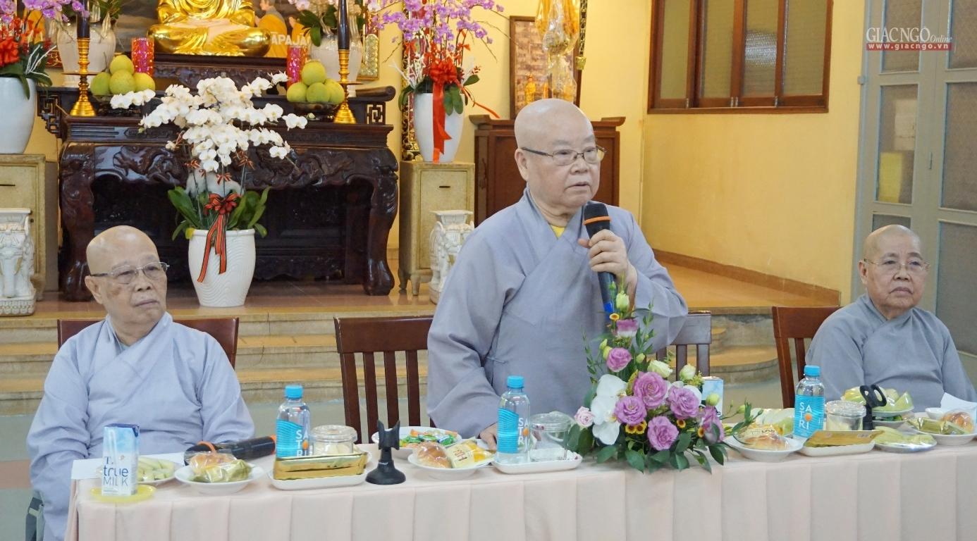 Ni trưởng Thích nữ Như Xuân chủ trì buổi họp