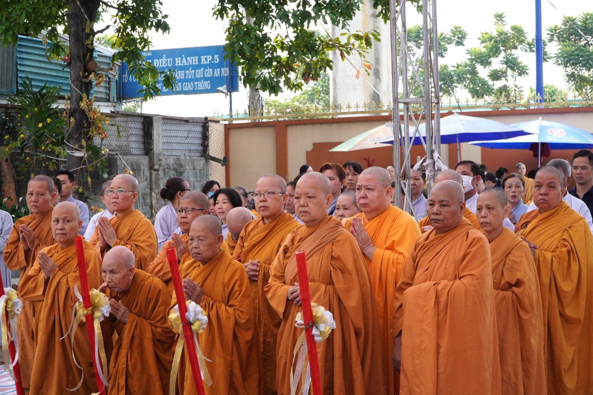 Chư tôn đức Ni tại lễ chú nguyện trùng tu tịnh xá