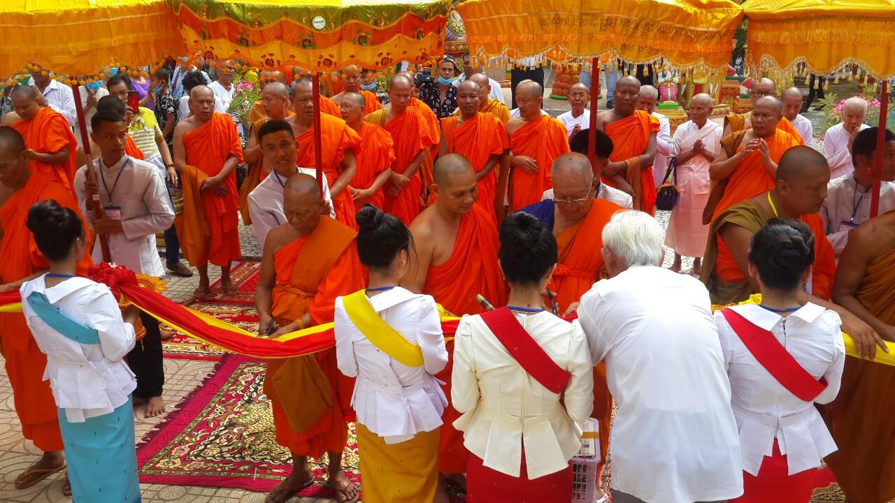 Cắt băng khánh thành chánh điện chùa Ktưng Cắt băng khánh thành chánh điện chùa Ktưng