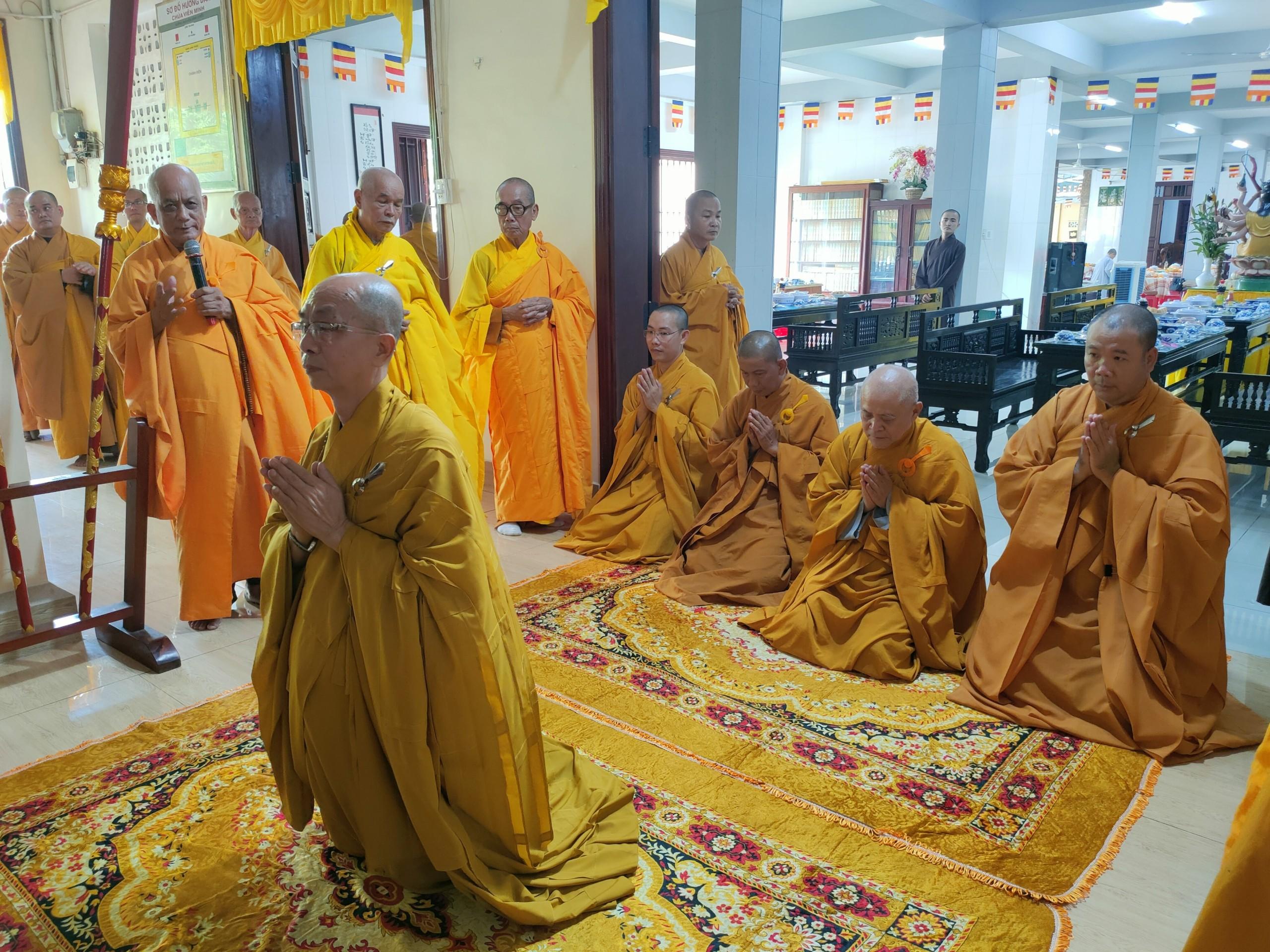 Hòa thượng Thích Nhựt Tấn thành kính tưởng niệm Giác linh Hòa thượng Thích Vĩnh Thiệu Hòa thượng Thích Nhựt Tấn thành kính tưởng niệm Giác linh Hòa thượng Thích Vĩnh Thiệu