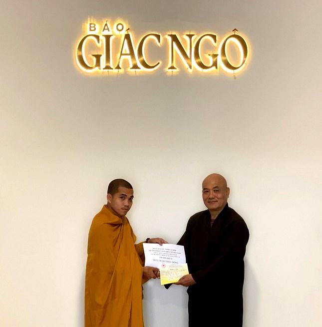 Đại diện Phân ban Từ thiện xã hội Hệ phái Khất sĩ đóng góp 100 triệu đồng vào quỹ mua vắc-xin Covid-19 cho người nghèo theo lời kêu gọi của Ban Trị sự GHPGVN TP.HCM Đại diện Phân ban Từ thiện xã hội Hệ phái Khất sĩ đóng góp 100 triệu đồng vào quỹ mua vắc-xin Covid-19 cho người nghèo theo lời kêu gọi của Ban Trị sự GHPGVN TP.HCM