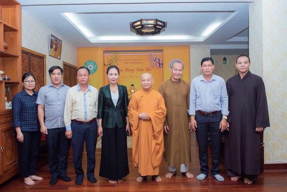 Chụp ảnh lưu niệm nhân chuyến thăm tại chùa Minh Đạo, quận 3, TP.HCM Chụp ảnh lưu niệm nhân chuyến thăm tại chùa Minh Đạo, quận 3, TP.HCM