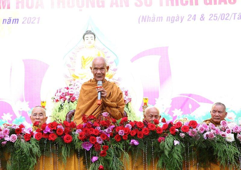 Hòa thượng Thích Giác Tường đã ban đạo từ Hòa thượng Thích Giác Tường đã ban đạo từ