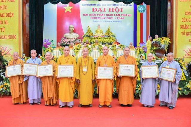 Chư tôn đức Tăng Ni Ban Trị sự thành phố Vũng Tàu nhận Bằng Tuyên dương công đức Chư tôn đức Tăng Ni Ban Trị sự thành phố Vũng Tàu nhận Bằng Tuyên dương công đức