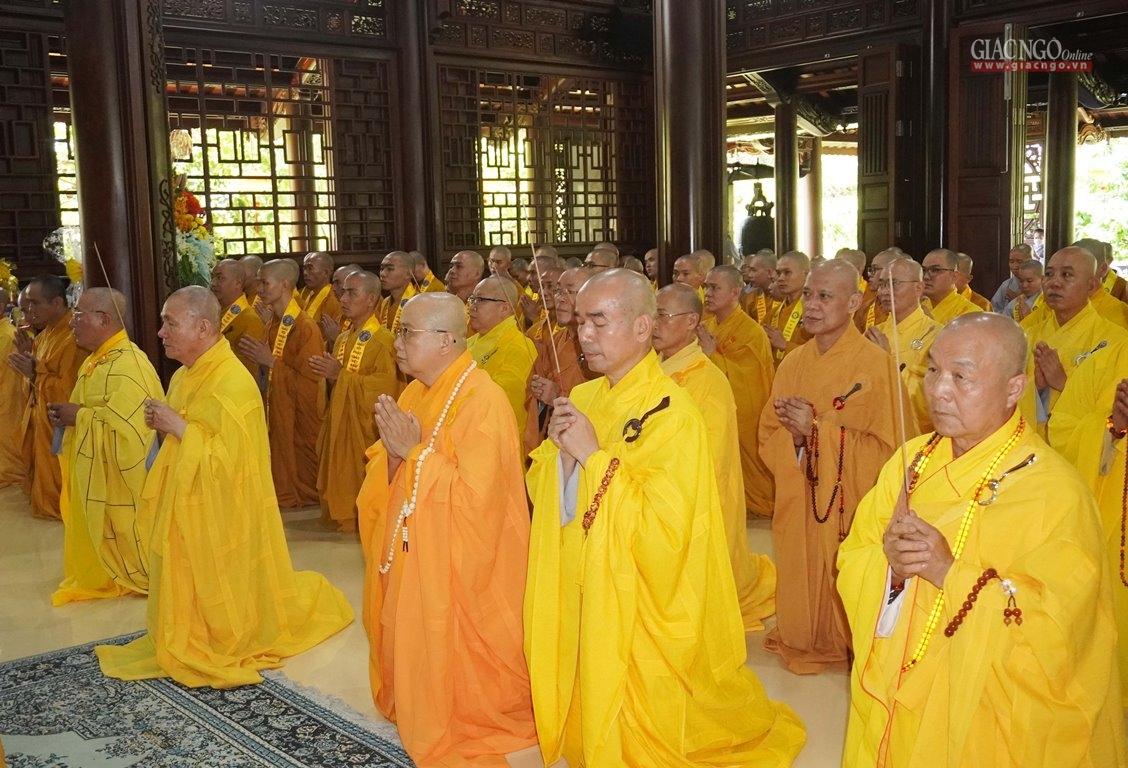 Chư tôn đức môn đồ pháp quyến thành kính tưởng niệm, tri ân Trưởng lão Hòa thượng Chư tôn đức môn đồ pháp quyến thành kính tưởng niệm, tri ân Trưởng lão Hòa thượng