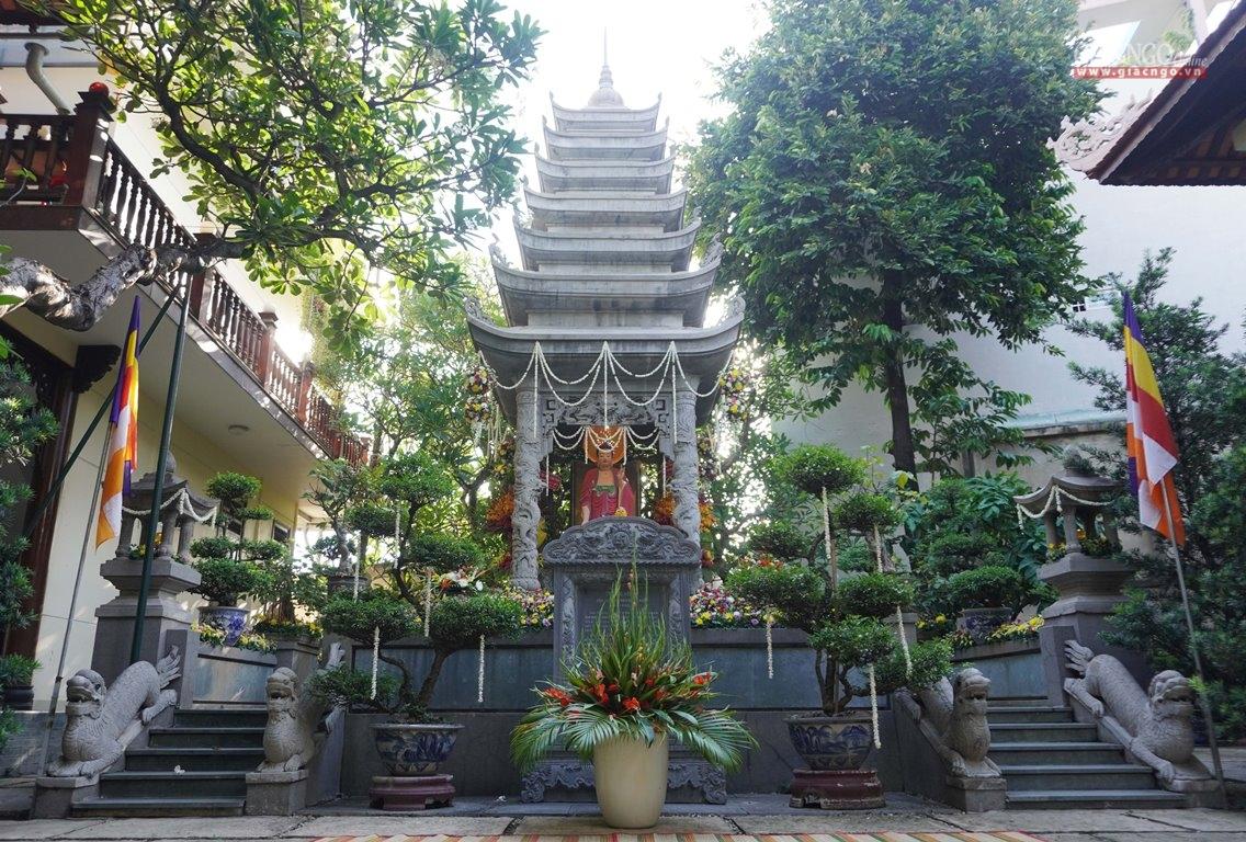 Tháp Trưởng lão Hòa thượng Thích Trí Thủ tại Quảng Hương Già Lam Tháp Trưởng lão Hòa thượng Thích Trí Thủ tại Quảng Hương Già Lam