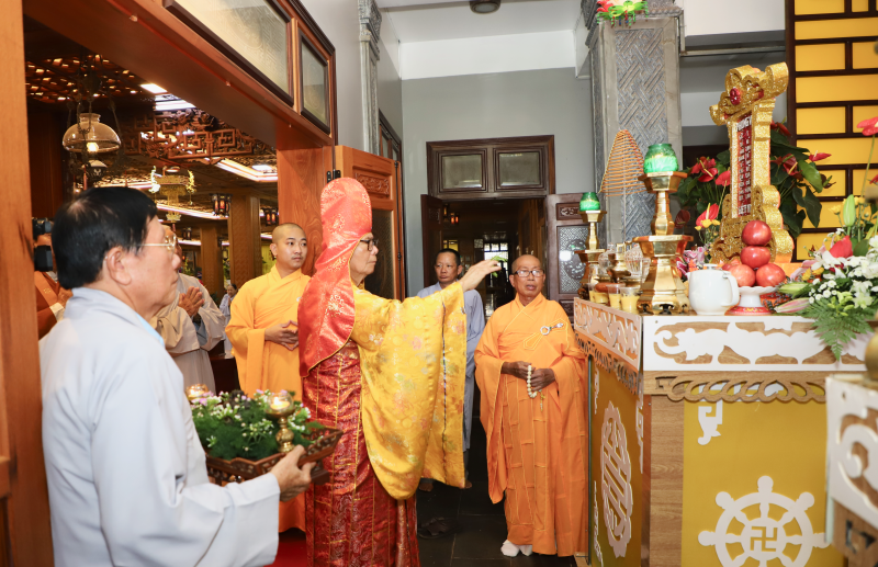 Hòa thượng Thích Châu Quang sái tịnh Hòa thượng Thích Châu Quang sái tịnh