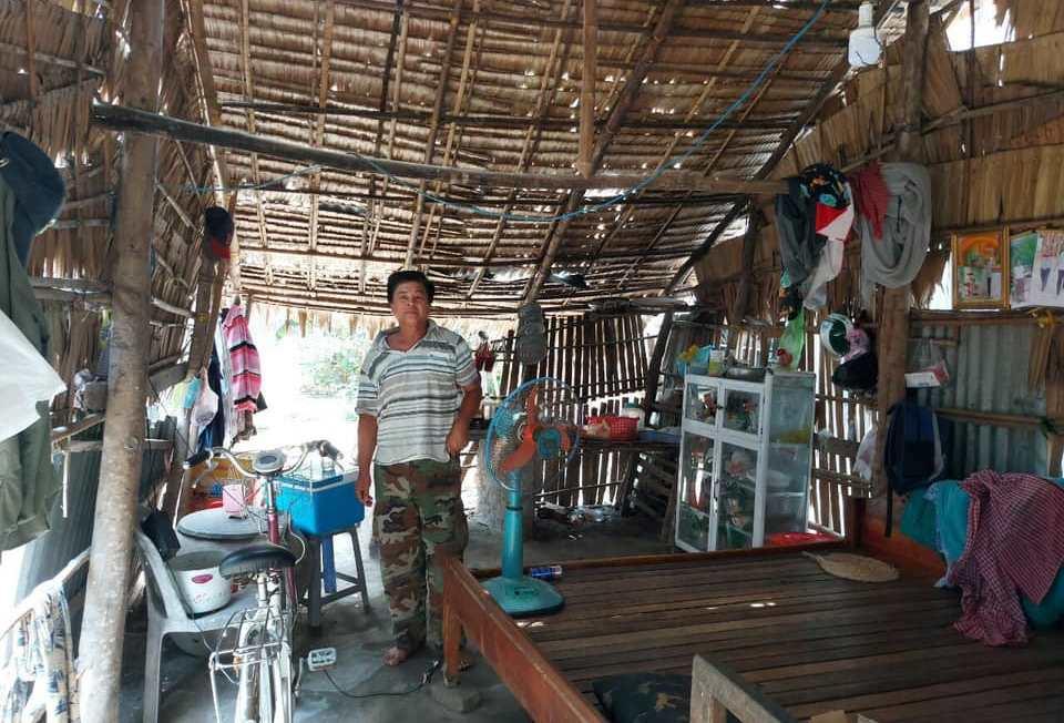 Căn nhà rách nát này sẽ được xây dựng mới trước mùa mưa năm nay - Ảnh: T.N Căn nhà rách nát này sẽ được xây dựng mới trước mùa mưa năm nay - Ảnh: T.N