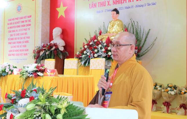 Thượng tọa Thích Nguyên Sĩ báo cáo sơ lược công tác Phật sự nhiệm kỳ 2016-2021 và đề ra phương hướng hoạt động nhiệm kỳ mới