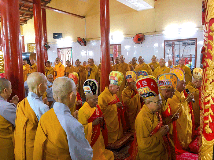 Chư tôn giáo phẩm niêm hương cầu nguyện quốc thới dân an, dịch bệnh tiêu trừ Chư tôn giáo phẩm niêm hương cầu nguyện quốc thới dân an, dịch bệnh tiêu trừ