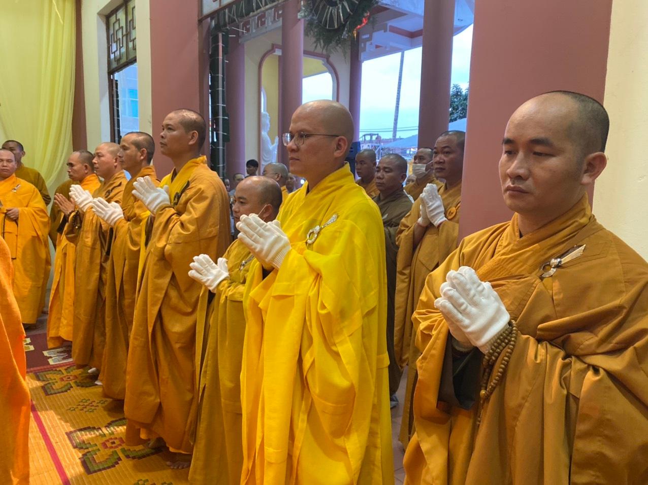 Môn đồ đệ tử thành kính cầu nguyện Môn đồ đệ tử thành kính cầu nguyện