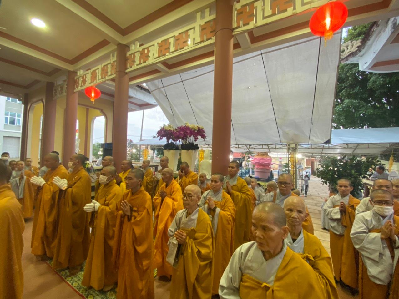 Chư tôn đức Tăng Ni cầu nguyện Giác linh Trưởng lão Hòa thượng Chư tôn đức Tăng Ni cầu nguyện Giác linh Trưởng lão Hòa thượng