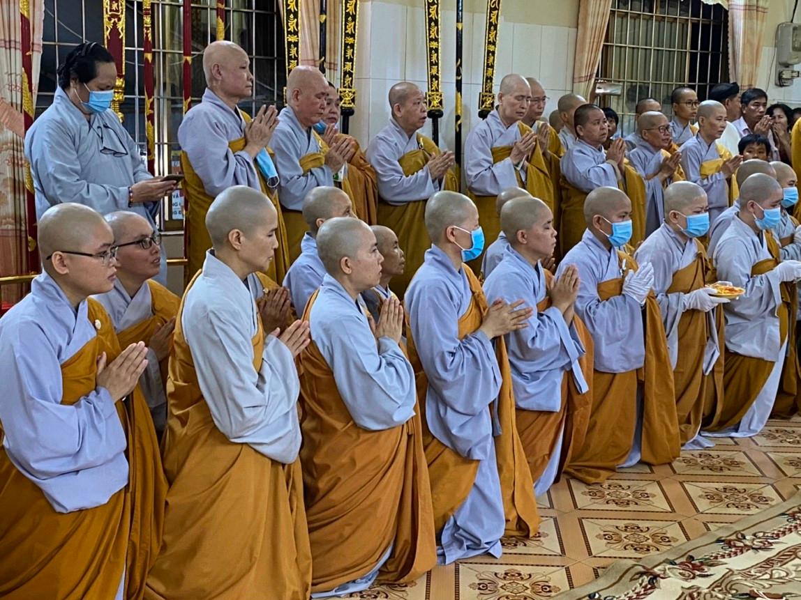 Chư Ni Trường Trung cấp Phật học tỉnh Long An thành kính đồng hộ niệm Chư Ni Trường Trung cấp Phật học tỉnh Long An thành kính đồng hộ niệm