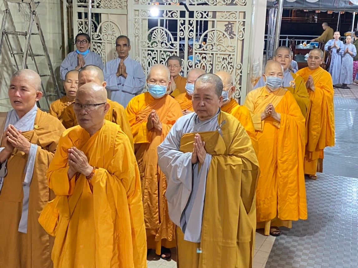 Chư Ni trưởng hộ niệm Chư Ni trưởng hộ niệm