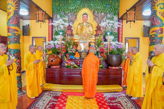 Thực hiện thời khóa tụng niệm cúng dường, tri ân Tổ khai sơn ngôi chùa đầu tiên tại Đà Lạt Thực hiện thời khóa tụng niệm cúng dường, tri ân Tổ khai sơn ngôi chùa đầu tiên tại Đà Lạt