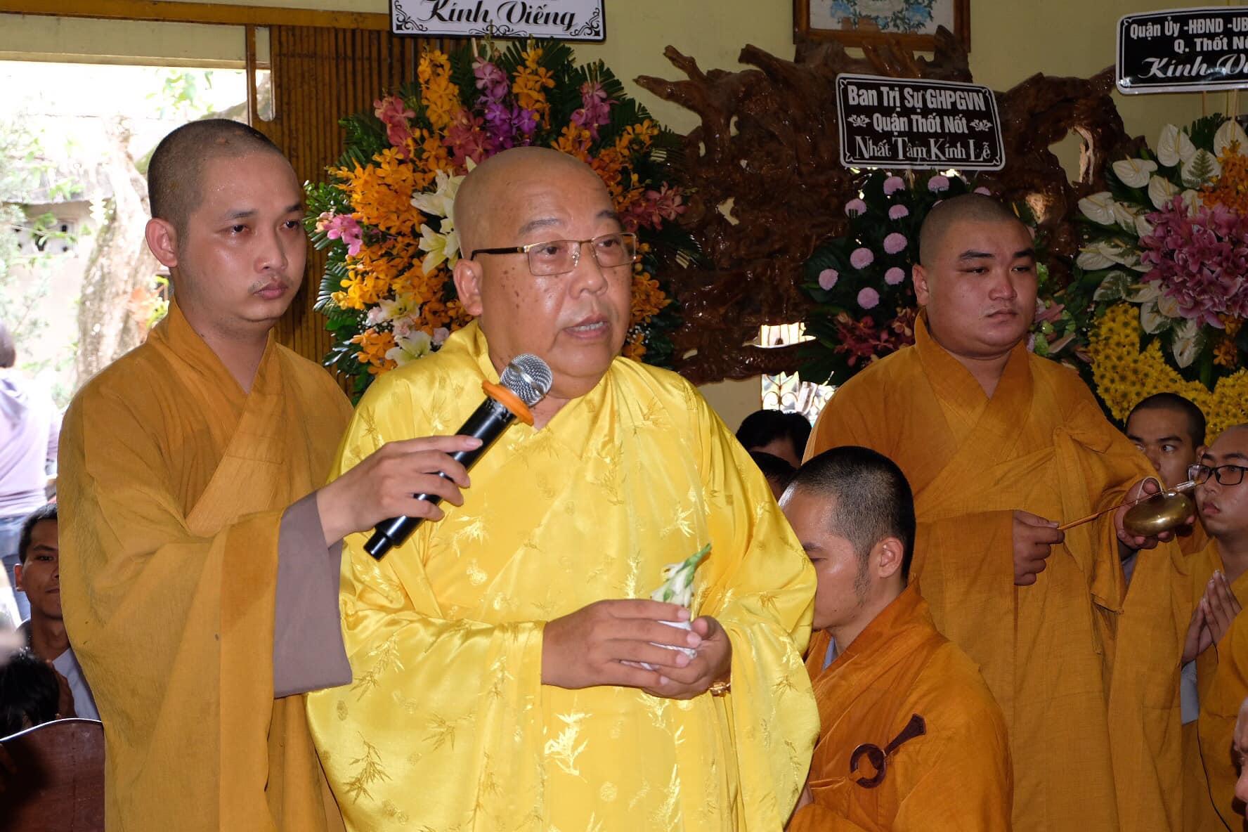 Hòa thượng Thích Thiện Huệ sái tịnh Hòa thượng Thích Thiện Huệ sái tịnh