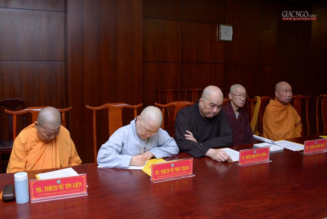 Chư tôn đức Tăng Ni tham dự họp Chư tôn đức Tăng Ni tham dự họp