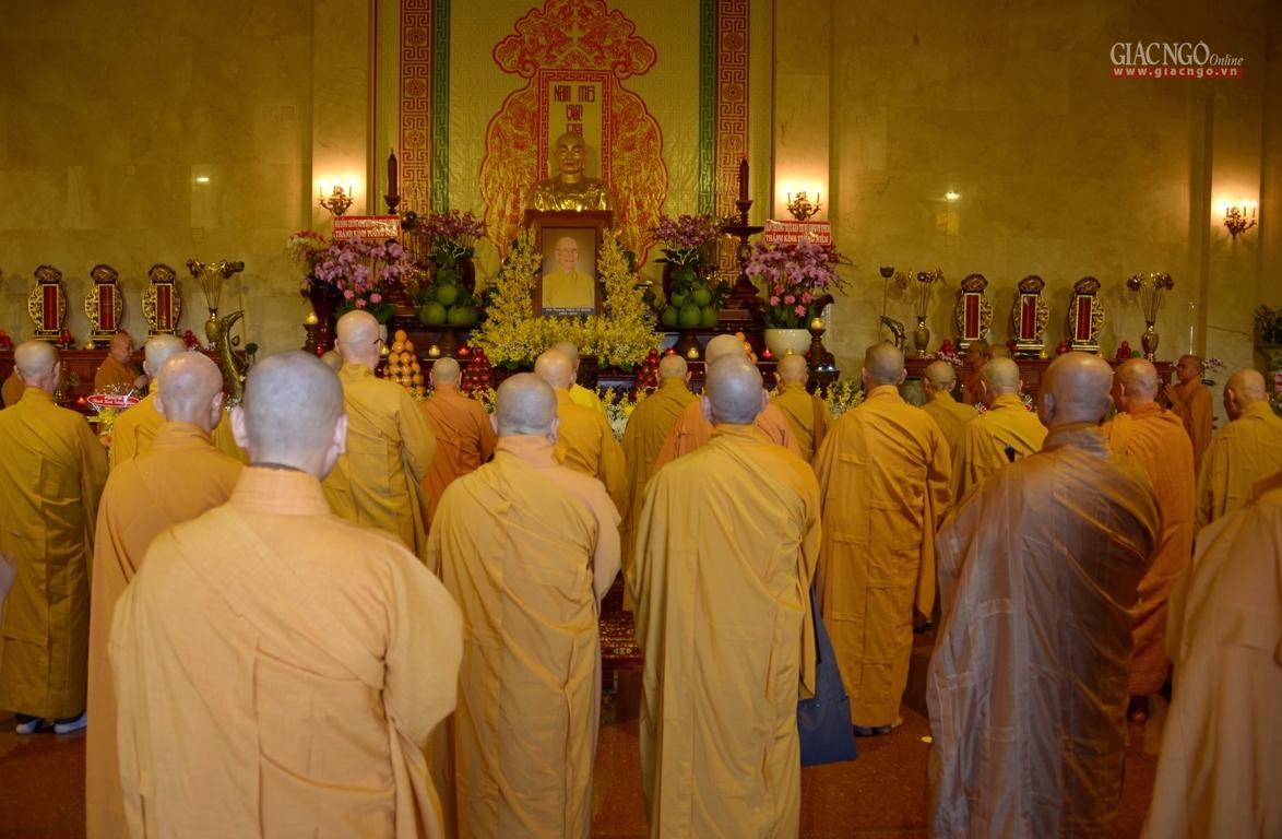 Chư tôn đức Hội đồng Chứng minh, Hội đồng Trị sự, Ban Trị sự TP.HCM, các quận huyện, các tự viện tưởng niệm Đại lão Hòa thượng Thích Từ Nhơn Chư tôn đức Hội đồng Chứng minh, Hội đồng Trị sự, Ban Trị sự TP.HCM, các quận huyện, các tự viện tưởng niệm Đại lão Hòa thượng Thích Từ Nhơn