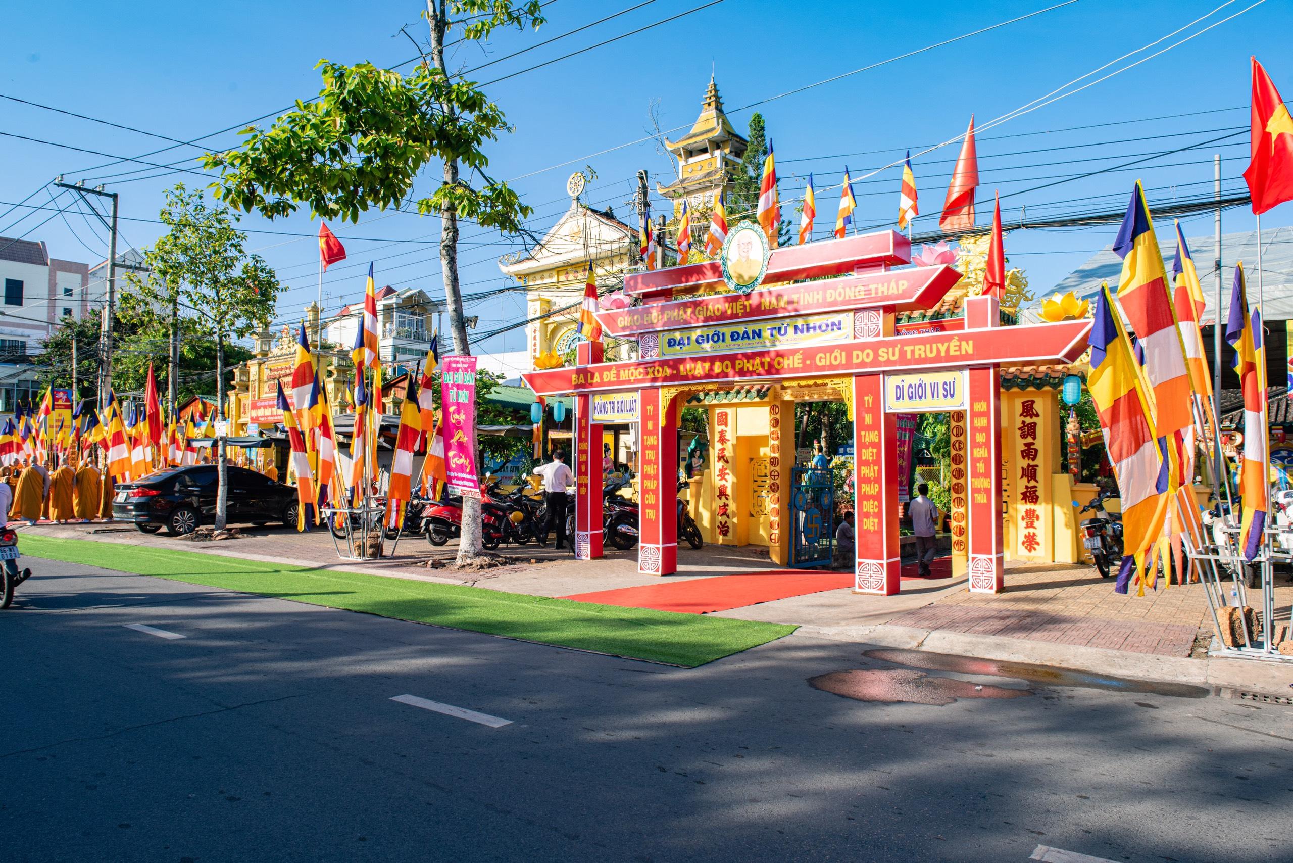 Trang nghiêm giới đàn