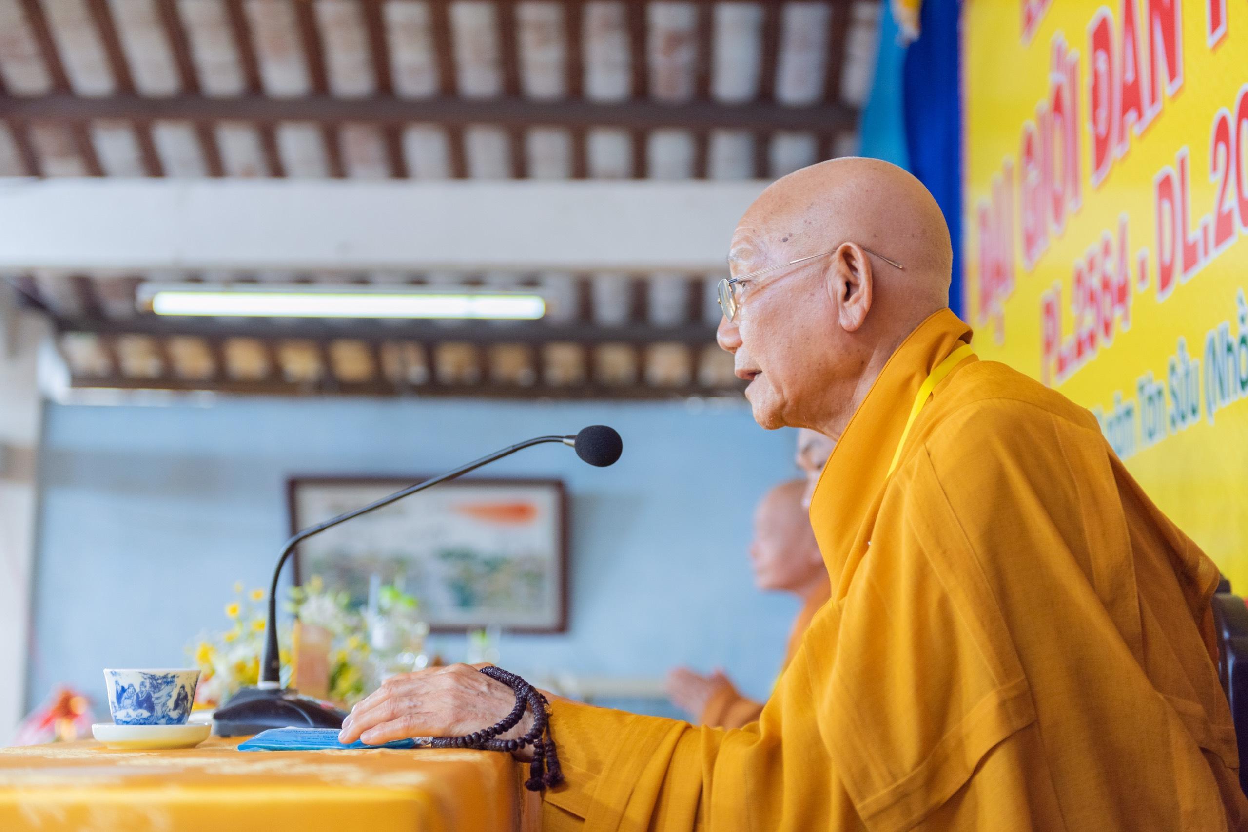 Hòa thượng Tuyên luật sư khai đạo giới tử