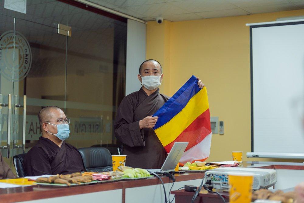 Ban Thông tin - Truyền thông sẽ cùng Báo Giác Ngộ tổ chức chương trình &quot;Một vạn lá cờ Phật giáo&quot; mừng Phật đản và kỷ niệm 40 năm thành lập GHPGVN - Ảnh: Đăng Huy