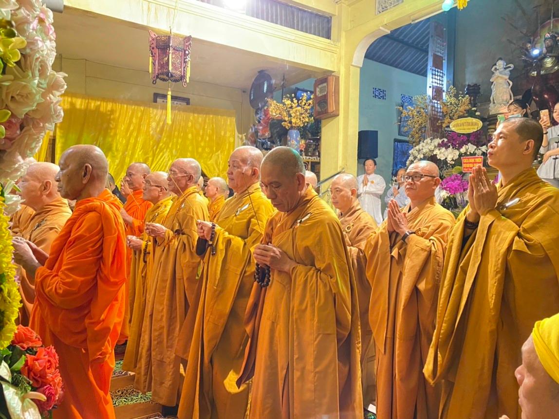 Chư tôn giáo phẩm thành kính niêm hương tưởng niệm Trưởng lão Hòa thượng Thích Huệ Thành, tri ân công đức của Trưởng lão Hòa thượng với đạo pháp và dân tộc - Ảnh: An Tường Chư tôn giáo phẩm thành kính niêm hương tưởng niệm Trưởng lão Hòa thượng Thích Huệ Thành, tri ân công đức của Trưởng lão Hòa thượng với đạo pháp và dân tộc - Ảnh: An Tường