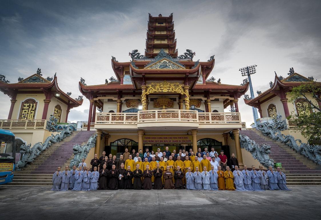 Đoàn Ban Văn hóa Trung ương chụp ảnh lưu niệm tại Bình Định Đoàn Ban Văn hóa Trung ương chụp ảnh lưu niệm tại Bình Định
