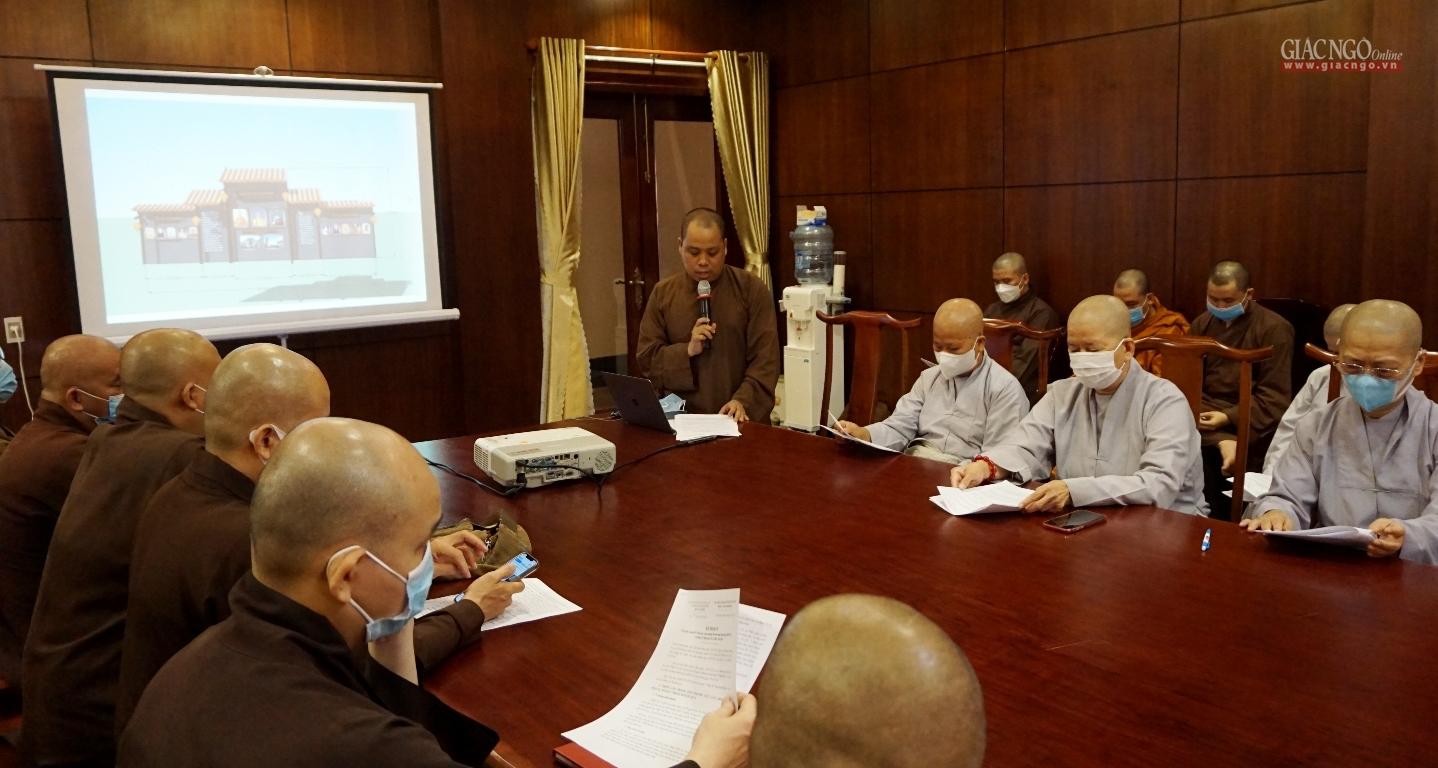 Đại diện Ban Thư ký Ban Văn hóa trình dự thảo kế hoạch triển lãm tại Việt Nam Quốc Tự Đại diện Ban Thư ký Ban Văn hóa trình dự thảo kế hoạch triển lãm tại Việt Nam Quốc Tự