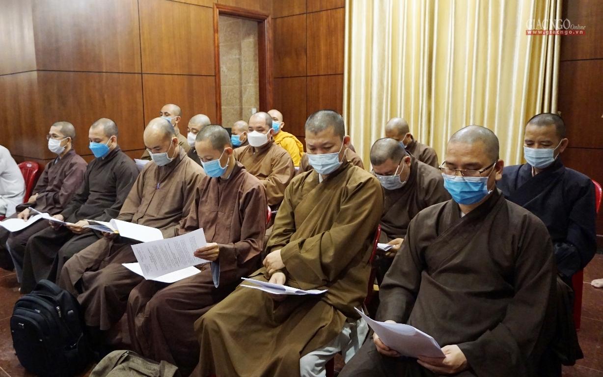 Chư tôn đức Thường trực Ban Trị sự các quận huyện tham dự họp Chư tôn đức Thường trực Ban Trị sự các quận huyện tham dự họp