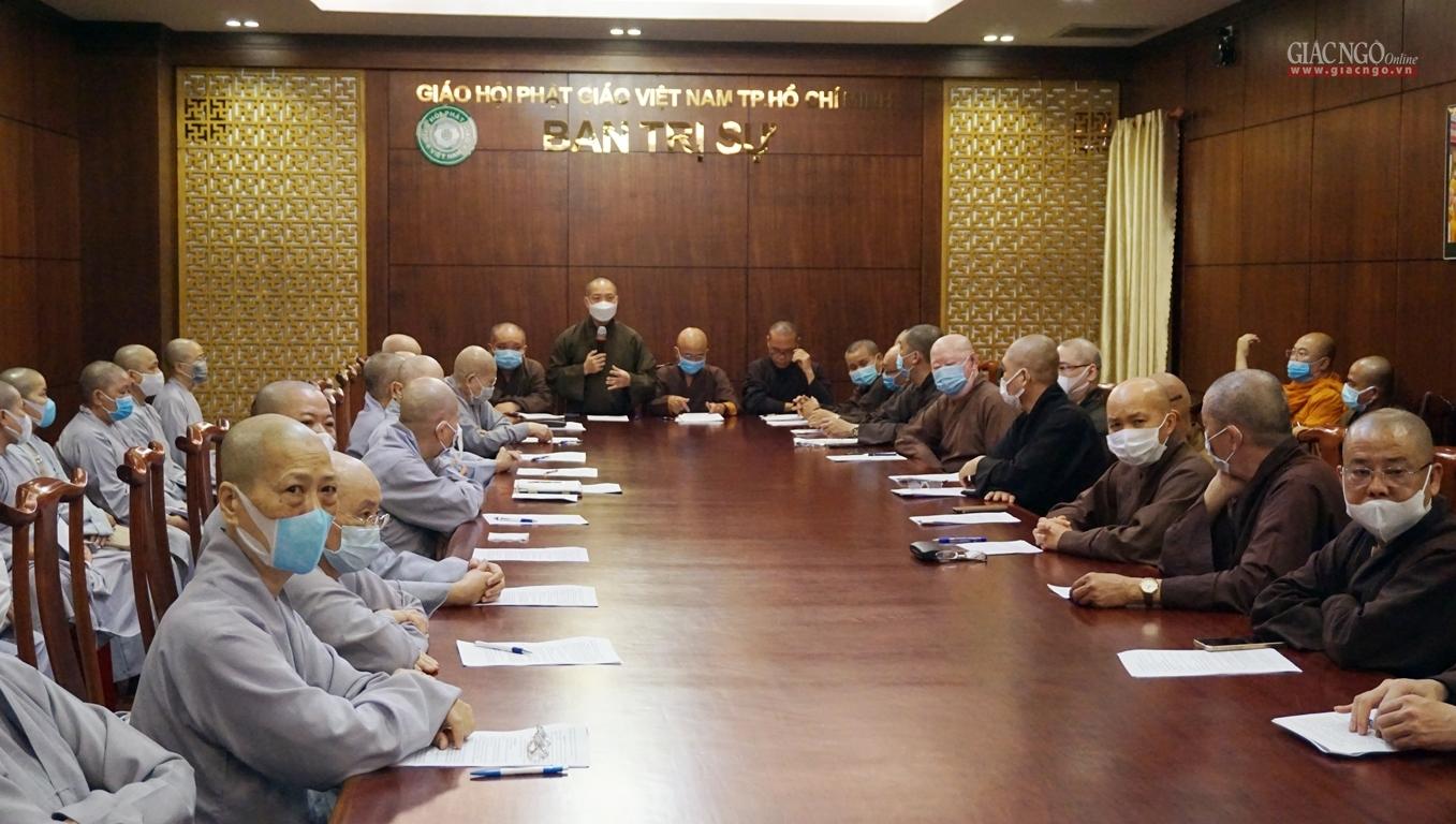 Thượng tọa Thích Quang Thạnh đóng góp ý kiến tại buổi họp Thượng tọa Thích Quang Thạnh đóng góp ý kiến tại buổi họp