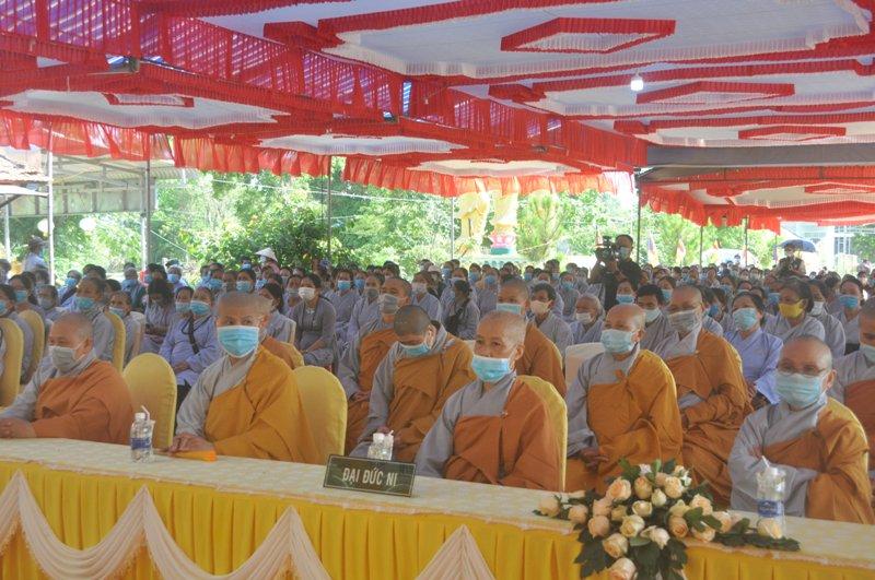 Chư tôn đức Ni và Phật tử tham dự