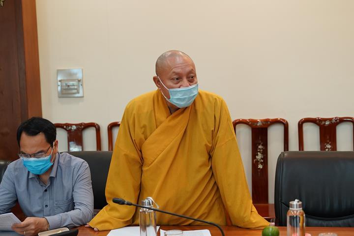 Hòa thượng Thích Gia Quang đóng góp ý kiến tại hội nghị Hòa thượng Thích Gia Quang đóng góp ý kiến tại hội nghị