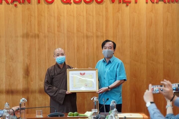 Hòa thượng Thích Bảo Nghiêm nhận Bằng khen vì đã có thành tích xuất sắc trong công tác Mặt trận năm 2020 Hòa thượng Thích Bảo Nghiêm nhận Bằng khen vì đã có thành tích xuất sắc trong công tác Mặt trận năm 2020