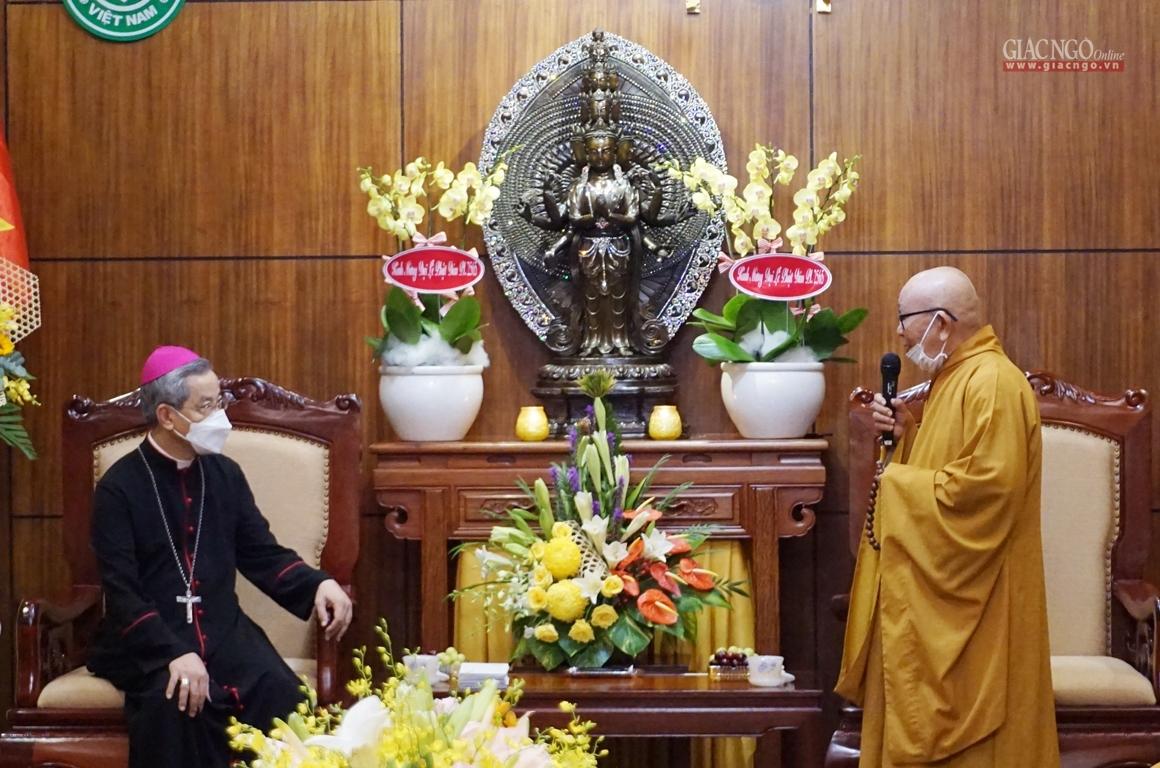 Hòa thượng Thích Như Tín cảm ơn ngài Tổng Giám mục Hòa thượng Thích Như Tín cảm ơn ngài Tổng Giám mục